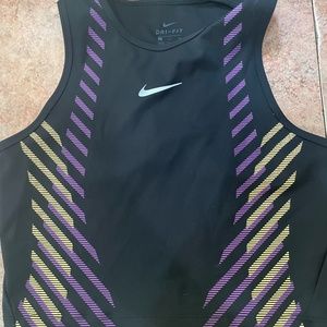 Nike Womans Crop Workout Top